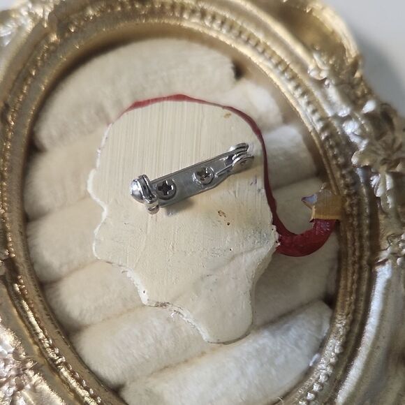 Santa Claus Holiday Brooch - Picture 6 of 6